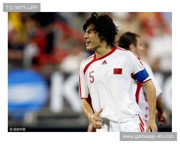 足球巨星退役后的人生之路：从绿茵场到人生新高峰的蜕变与挑战